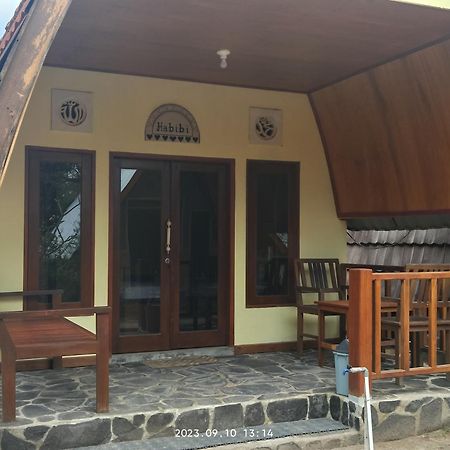 Two One Bungalow Gili Meno Bagian luar foto