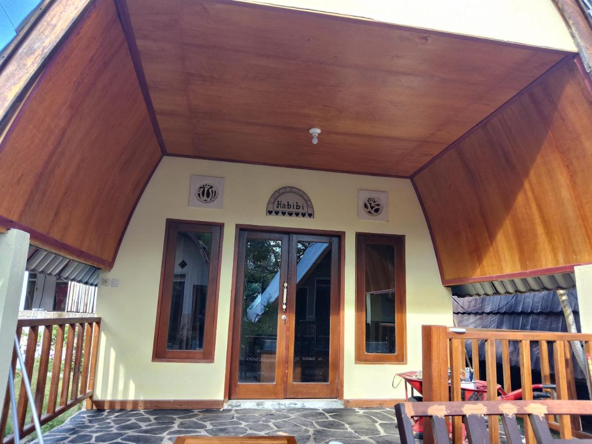 Two One Bungalow Gili Meno Bagian luar foto