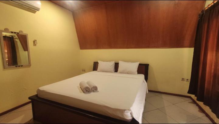 Two One Bungalow Gili Meno Bagian luar foto