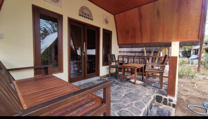 Two One Bungalow Gili Meno Bagian luar foto